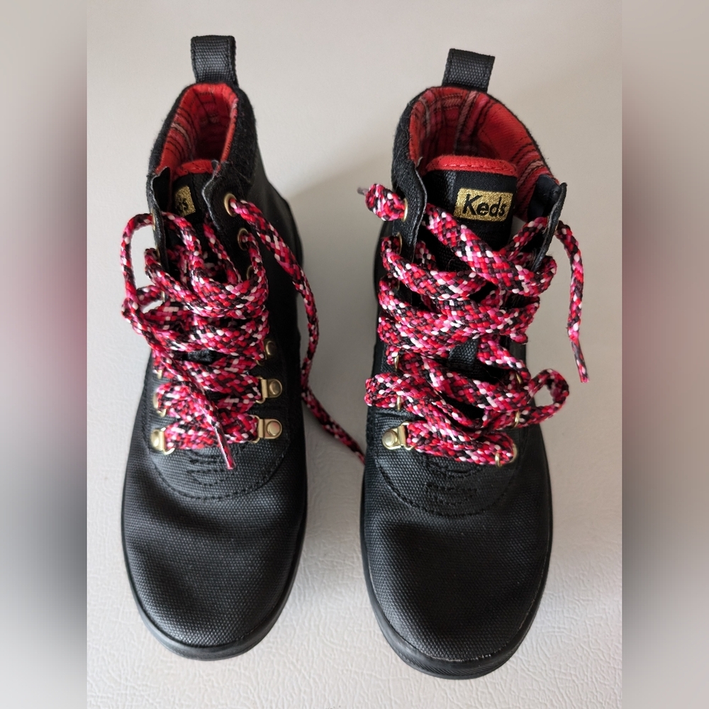 Women's Keds Ankle Boots. Black With Pink Accents